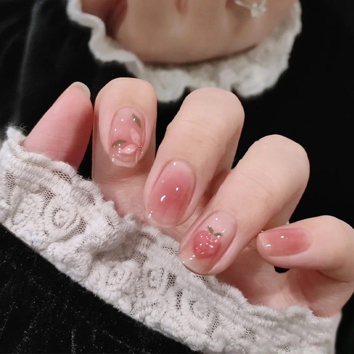 Kunstnagelset mit funkelnden Glitzer- und holografischen Akzenten Karnz