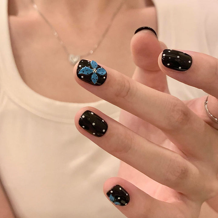 Kunstnägel mit Buntem Blumendesign Karnz