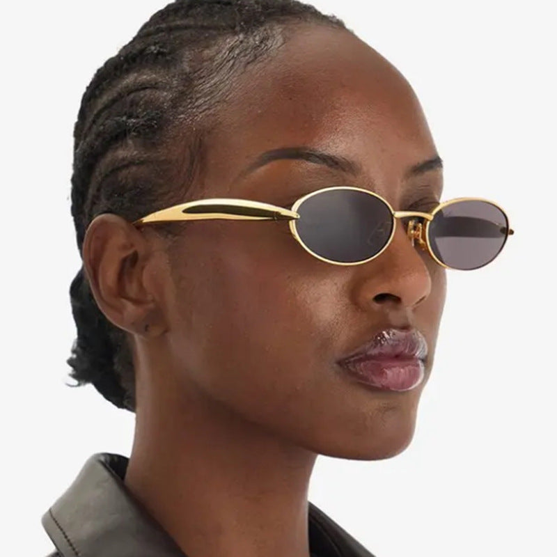 Damen modische Sonnenbrille mit ovalem Rahmen und funkelnden Details Karnz