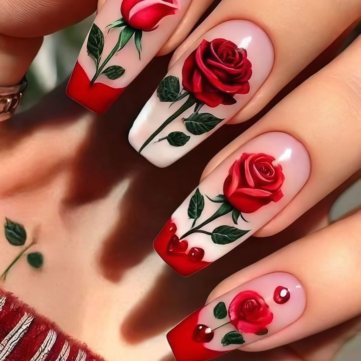Kunstnägel mit romantischem Rosen-Design Karnz