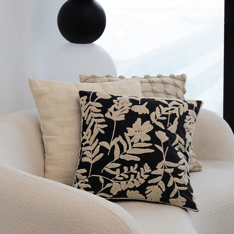 Dekoratives Kissen mit floralem Design