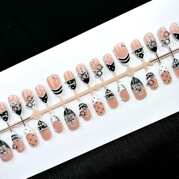 Stylisches Nail Art Press-On Set