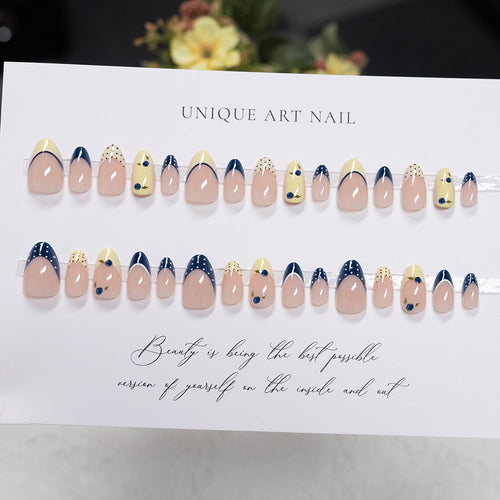 Künstlerische Press-On Nagelkunst