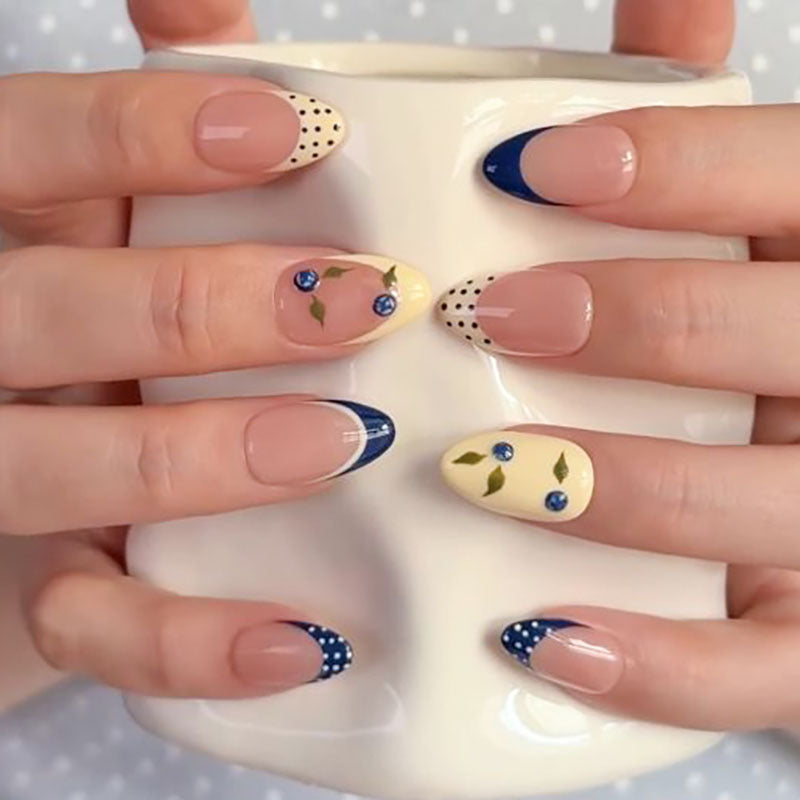 Künstlerische Press-On Nagelkunst