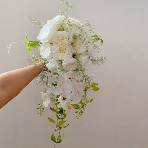 Üppiger Floraler Hochzeitsstrauß
