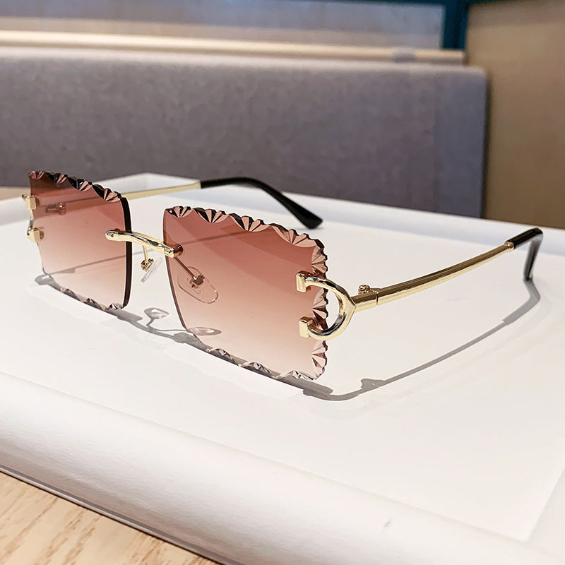 Damen modische Sonnenbrille mit verspieltem Rahmen Karnz