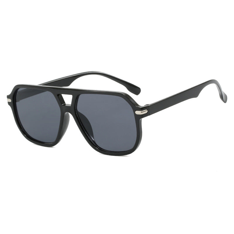 Damen modische Sonnenbrille mit schützendem UV-Filter und stylishen Gläsern Karnz