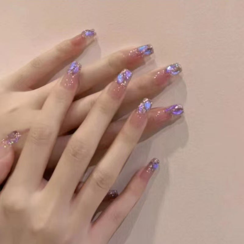 Glamouröse Kunstnägel mit Strassdetails Karnz