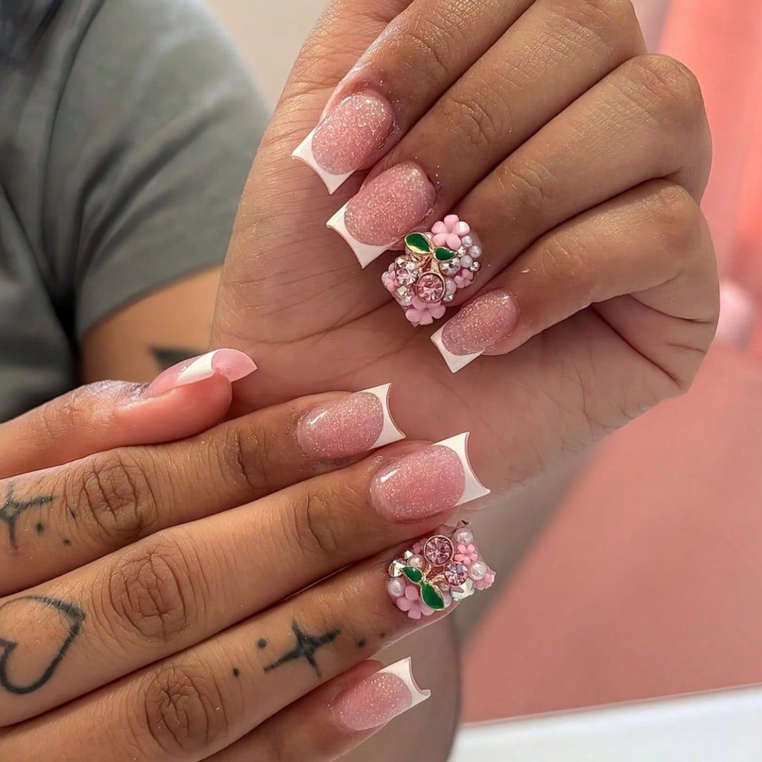 Glitzernde Blumen-Nagelkunst-Verstärkungen Karnz