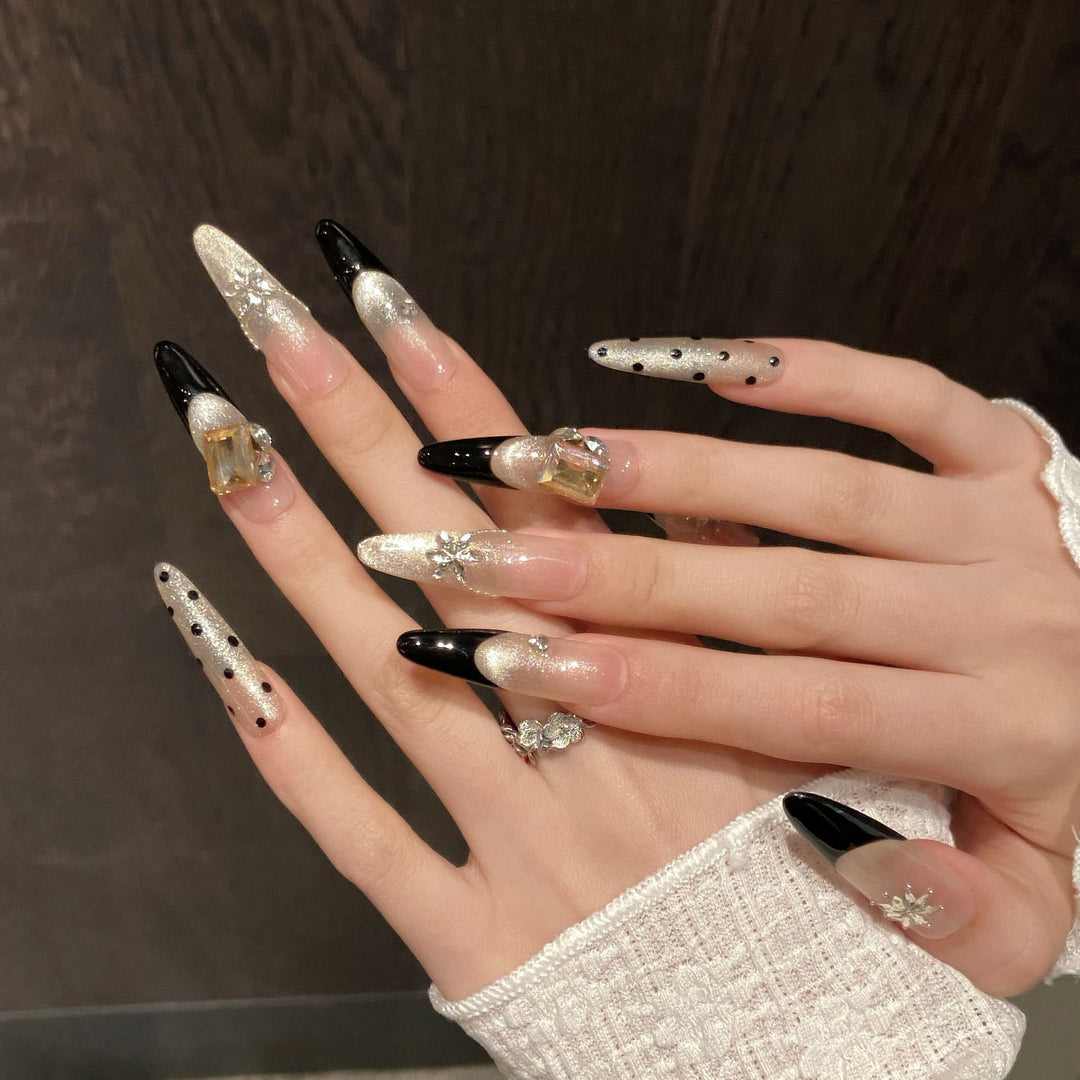 Glamouröses Press-On Nagelkunstset mit Kristall und eleganten Akzenten
