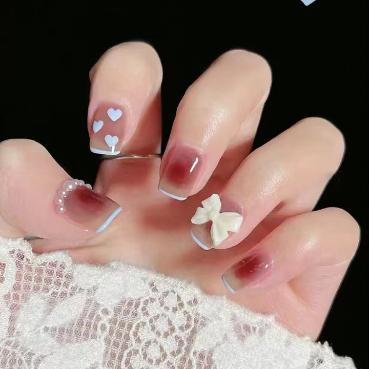 Kunstvolle und elegante Nagelkunst mit Schleifen-Akzenten Karnz