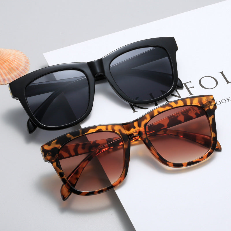 Damen modische Sonnenbrille im zeitgemäßen Design Karnz