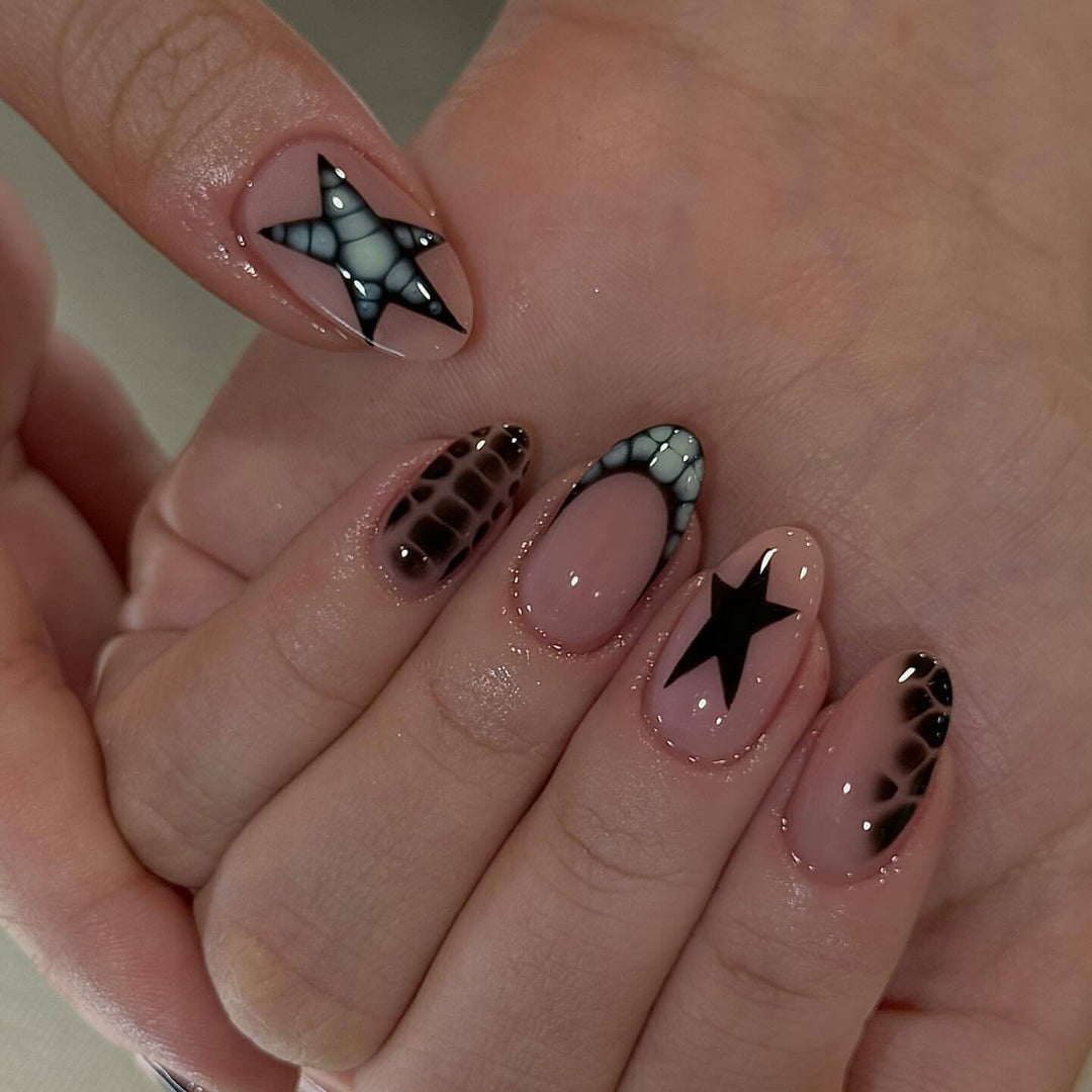 Kreative Kunstnägel mit Sternen-Design Karnz