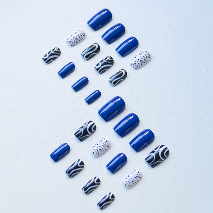 Künstlerisches Nageldesign-Kit mit abstrakten Mustern