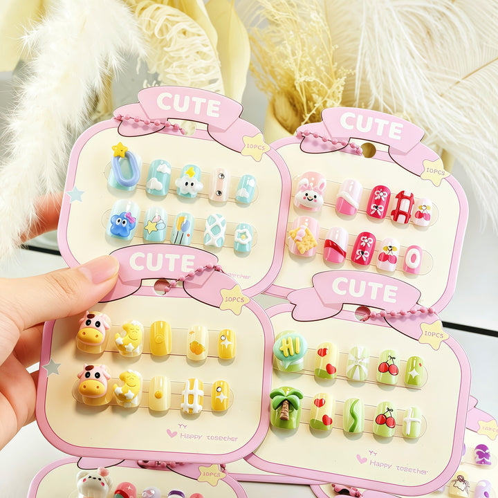 Bunte Nail Art Kunstnägel mit Sommerlichen Designs Karnz