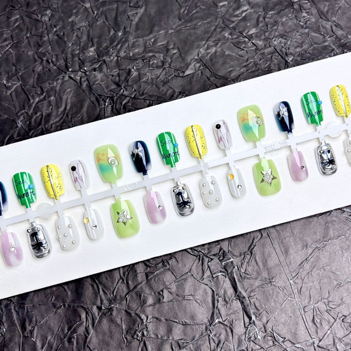 Dekorativer Press-On Nagelkunst Set mit kreativen Edelsteinakzenten