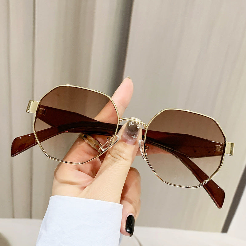 Damen modische Sonnenbrille mit hochwertigem rechteckigem Rahmen und UV-Schutz Karnz
