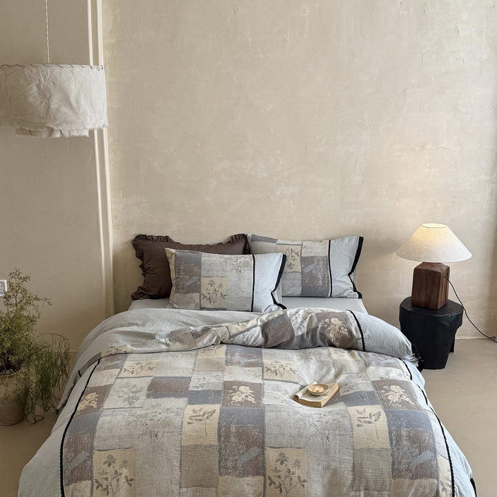 Umkehrbare Patchwork Leinen Baumwolle Bettbezug Set mit floralem Blockdruck und gepflanztem Rand