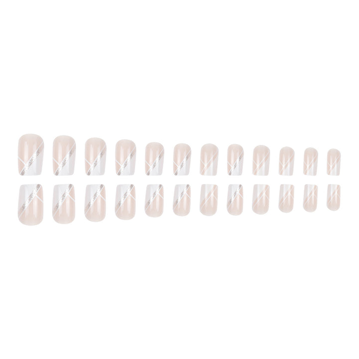 Elegante French Tip Aufklebenägel mit funkelnden Akzenten Karnz