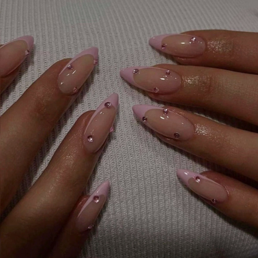 Kunstnagelset mit eleganten Glitzer-Akzenten Karnz