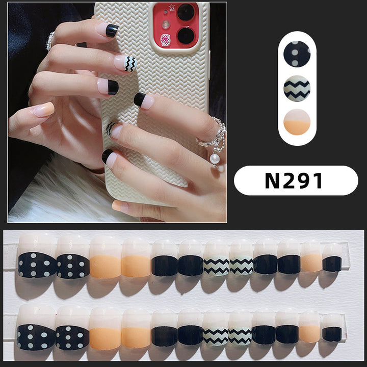 Künstlerisches Press-On-Nageldesign-Set mit geometrischen Mustern
