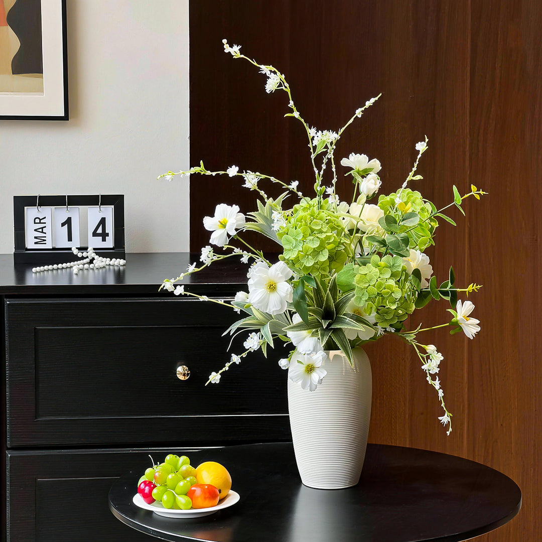 Elegante Faux-Blumenarrangements