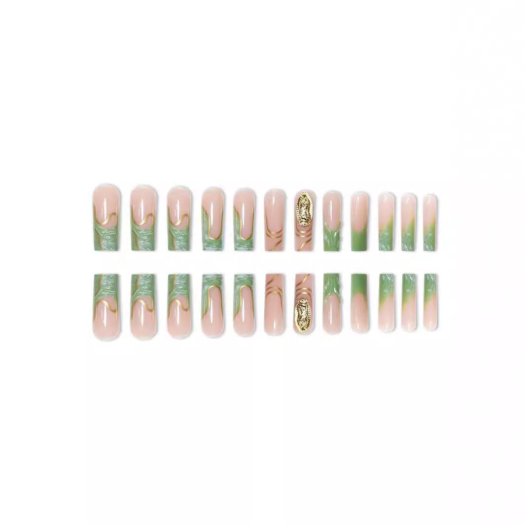 Elegante Detaillierte Nagelkunstverlängerungen Karnz
