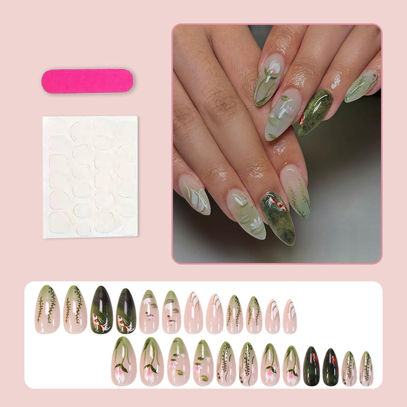 Kunstnagelset mit floralen Designs und eleganten Akzenten Karnz