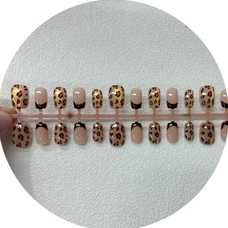 Künstlerisches Ombre Press-On Nagelspitzen Set Karnz