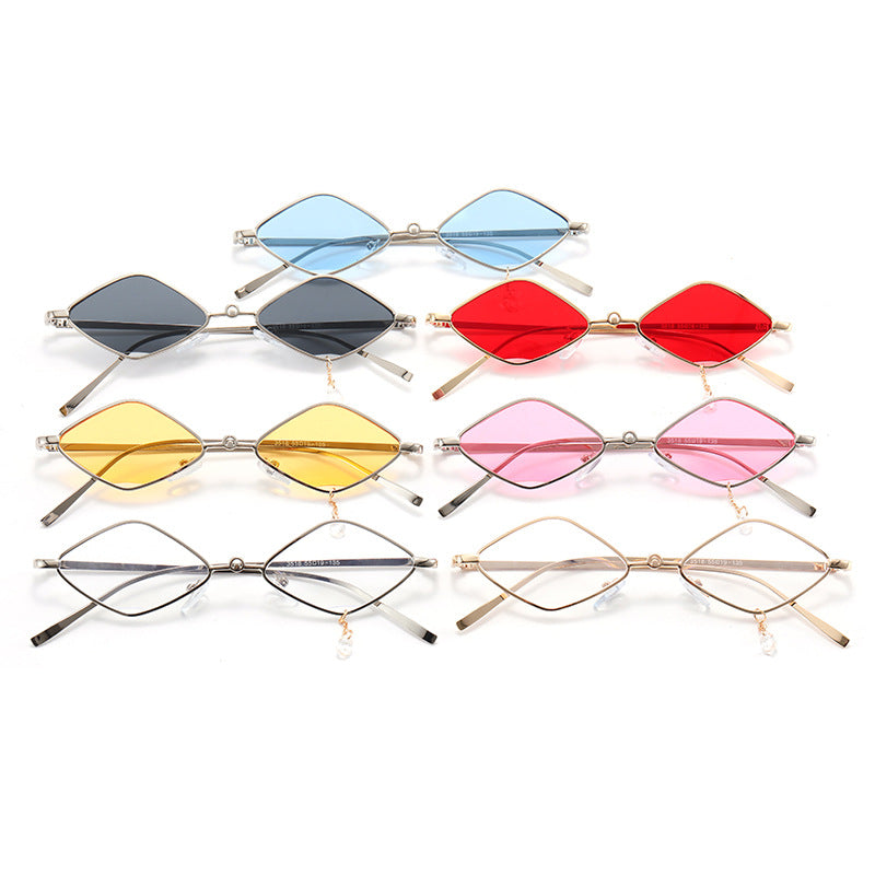Damen modische Sonnenbrille mit facettiertem Rahmen Karnz