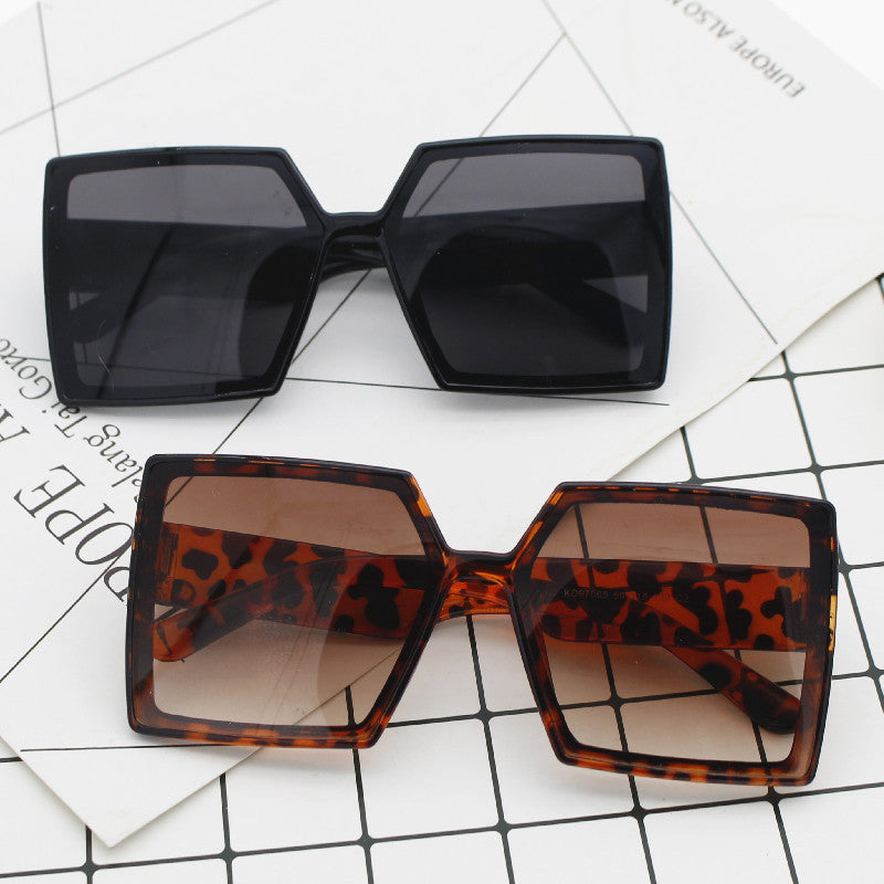 Damen Modische Oversized-Sonnenbrille mit kantigem Design Karnz