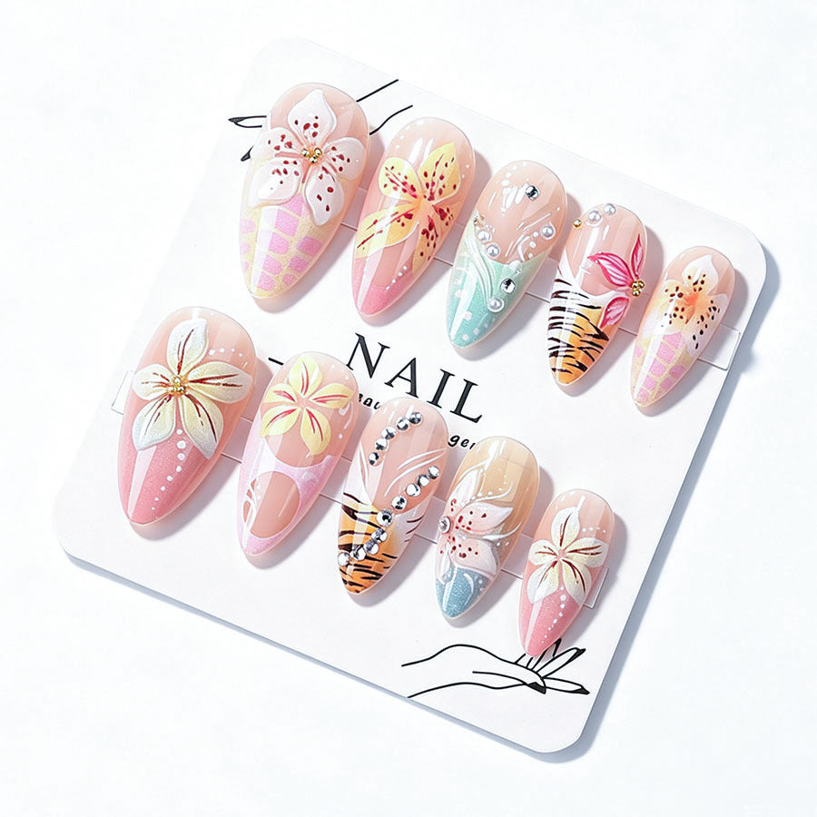 Kunstvolle 3D Nagelspitzen mit botanischen Verzierungen Karnz