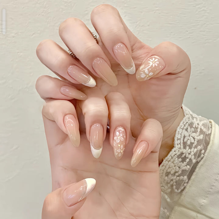 Dekoratives Press-On Nagelkunst Set Karnz