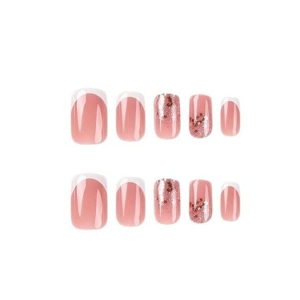 Elegante Press-On Nagelkunst Karnz