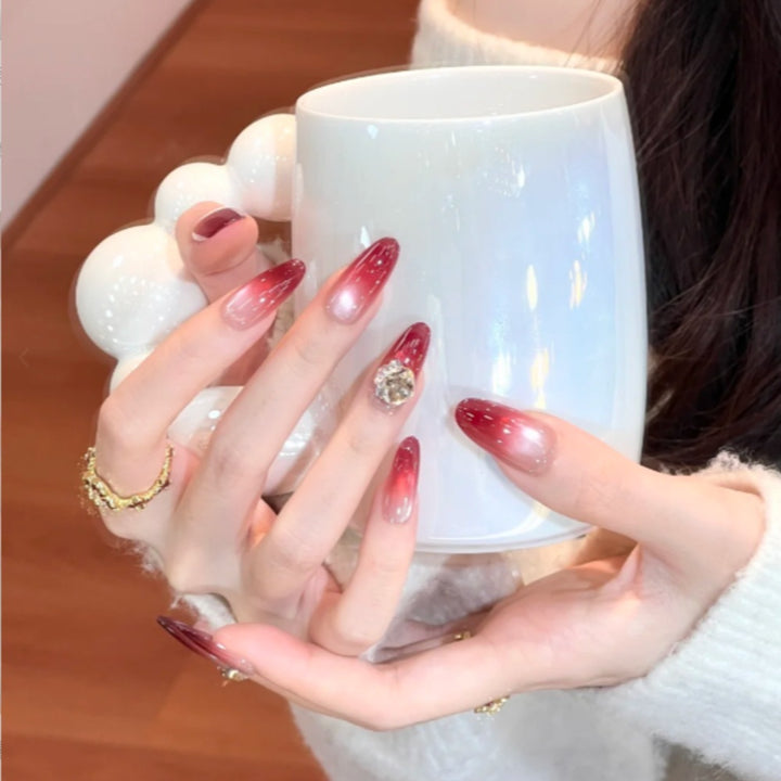Glamouröse Gradient Stiletto Press-On Nägel mit Strassakzenten Karnz