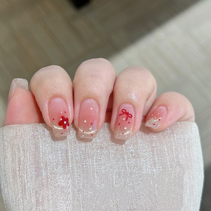 Dekoratives Press-On Nagelset mit floralen und Schleifenakzenten Karnz