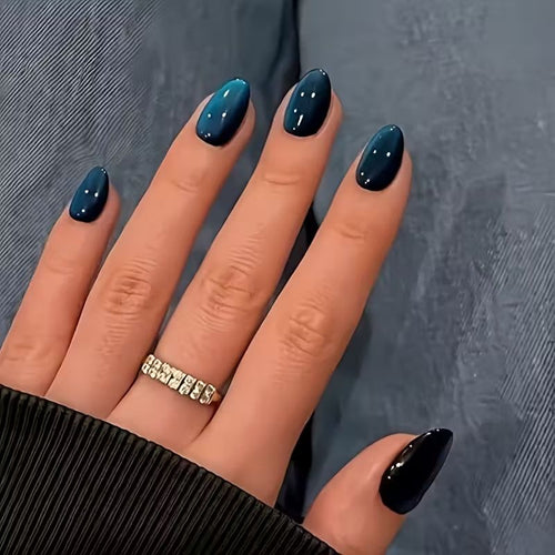 Chic glänzende mandelförmige Nagelverlängerungen Karnz