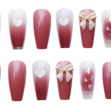 Dekorative Herz-Thema Press-On Nagelkunst