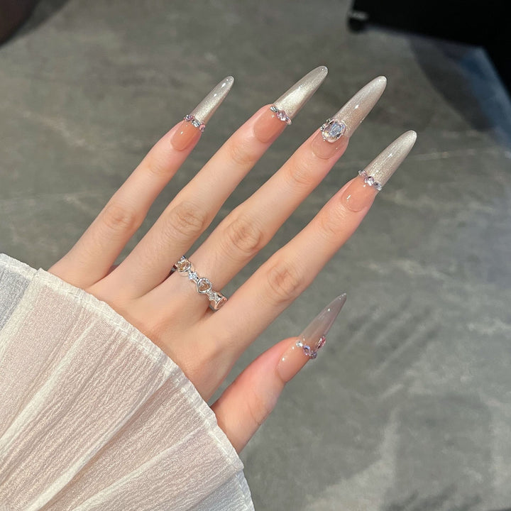 Künstlerische mit Strass besetzte Press-On Nagelverlängerungen Karnz