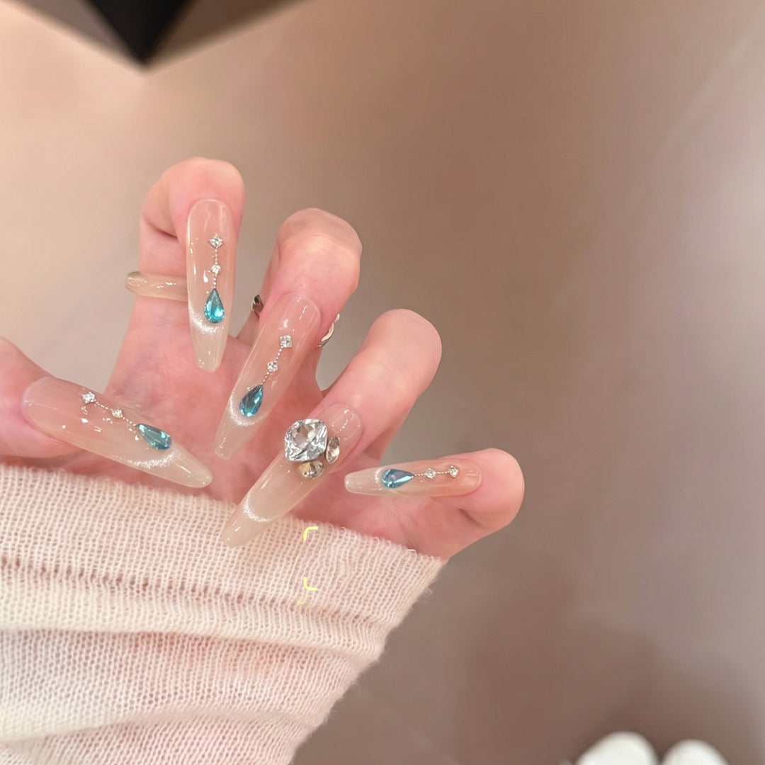 Glamourös Press-On Nagelkunstset mit Kristallverzierungen Karnz