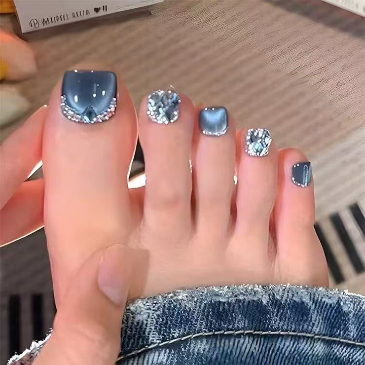 Kunstnagelset mit stilvollen 3D-Akzenten Karnz