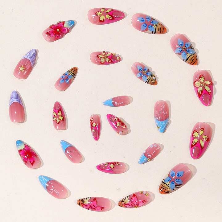 Künstlerische 3D Blumen Nagelerweiterungen Karnz
