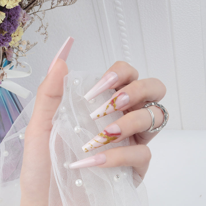 Elegante Lange Stiletto Drucknägel mit Künstlerischem Marmor Design Karnz