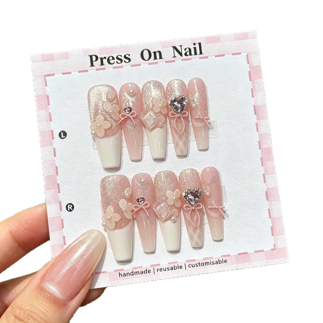 Elegantes Press-On Nail Art Set mit 3D Blumenakzenten