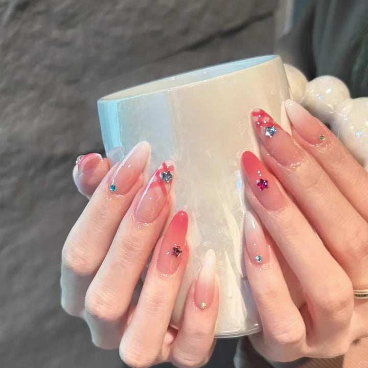 Künstlerische Press-On-Nagelverlängerungen mit floralen Verzierungen Karnz