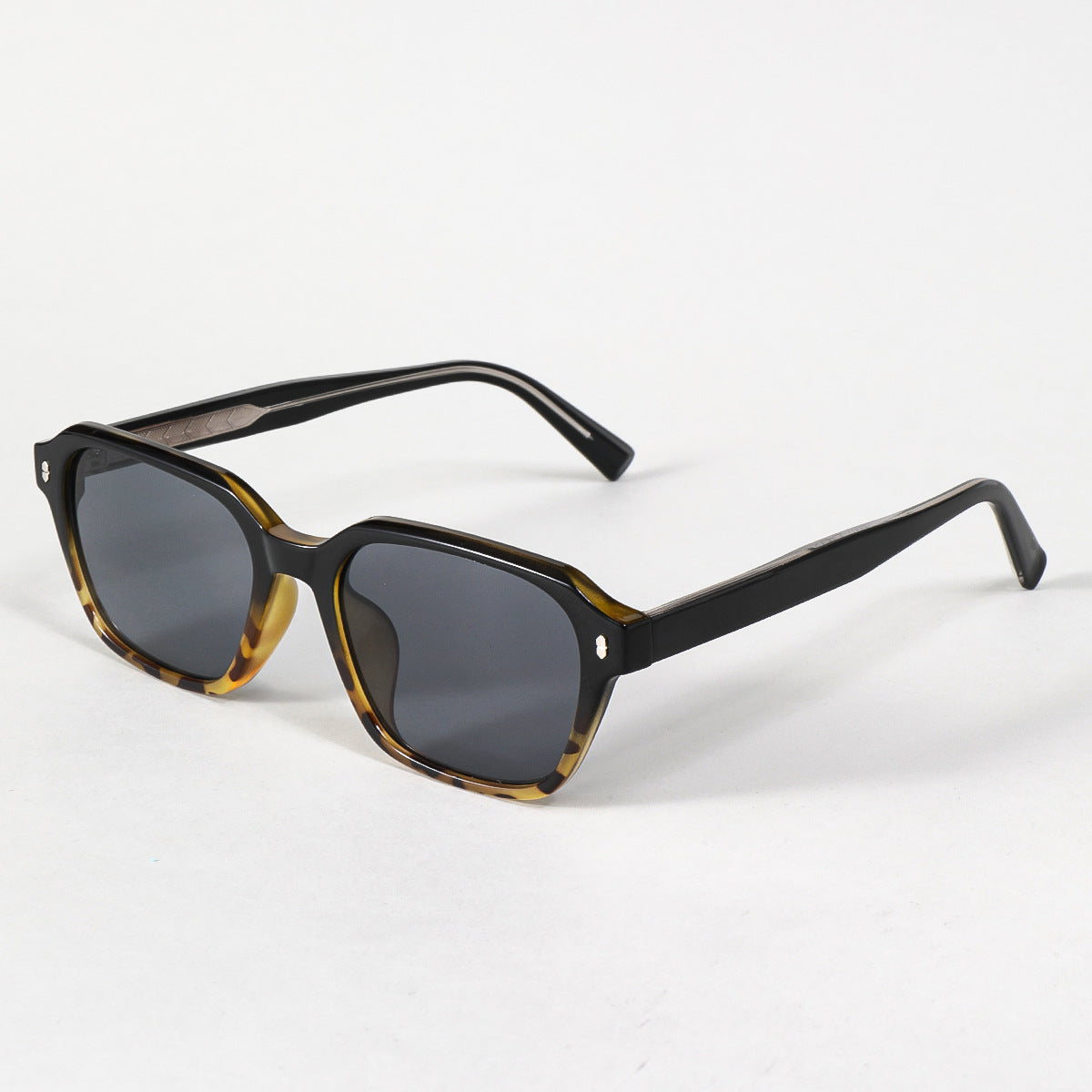 Damen rechteckige Sonnenbrille mit trendigem transparenten Rahmen Karnz