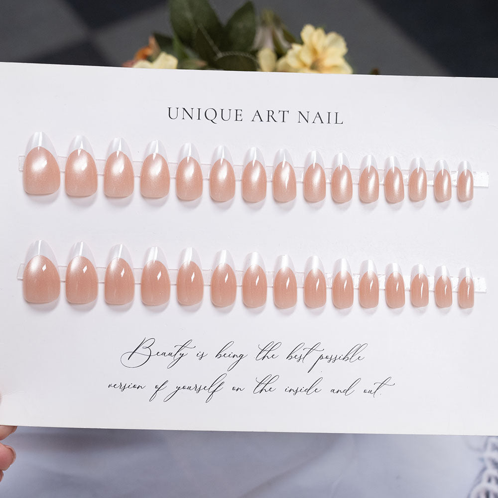 Vielseitiges Press-On-Nagelset mit einzigartigen Kunstdesigns