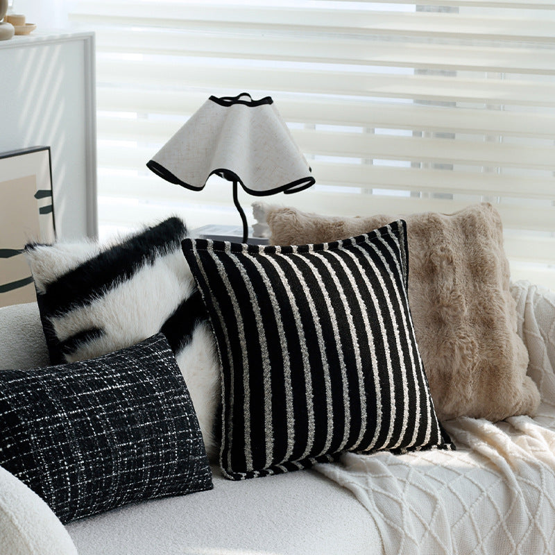 Rechteckiges Zierkissen mit Bouclé‑Tweed‑Struktur Karnz