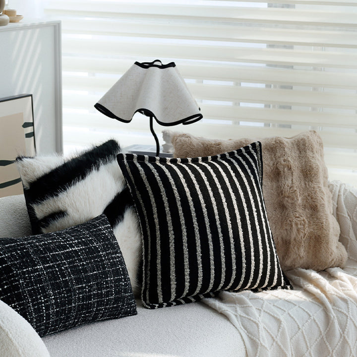 Rechteckiges Zierkissen mit Bouclé‑Tweed‑Struktur Karnz