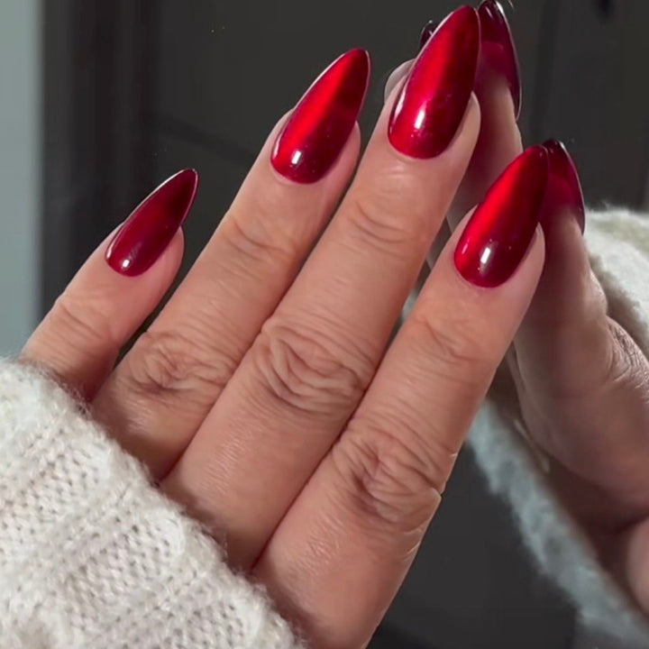 Kunstnagelset mit glänzendem Effekt Karnz
